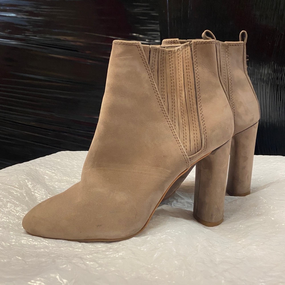 Vince Camuto Taupe Suede Block Heel Ankle Boots | Size 8.5